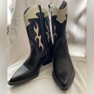 Universal Thread Black and White Cowboy Boots 6.5
